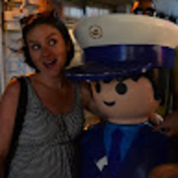 Meet your Posher, Caitlin - Picture 1 of 1